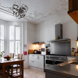 https://hostel-ebs-london.brighton-hotels-england.com